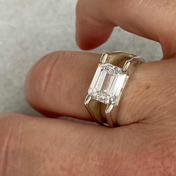 Jewelry - 925 sterling ring, size 8.25, square cut, raised setting.  Preowned.